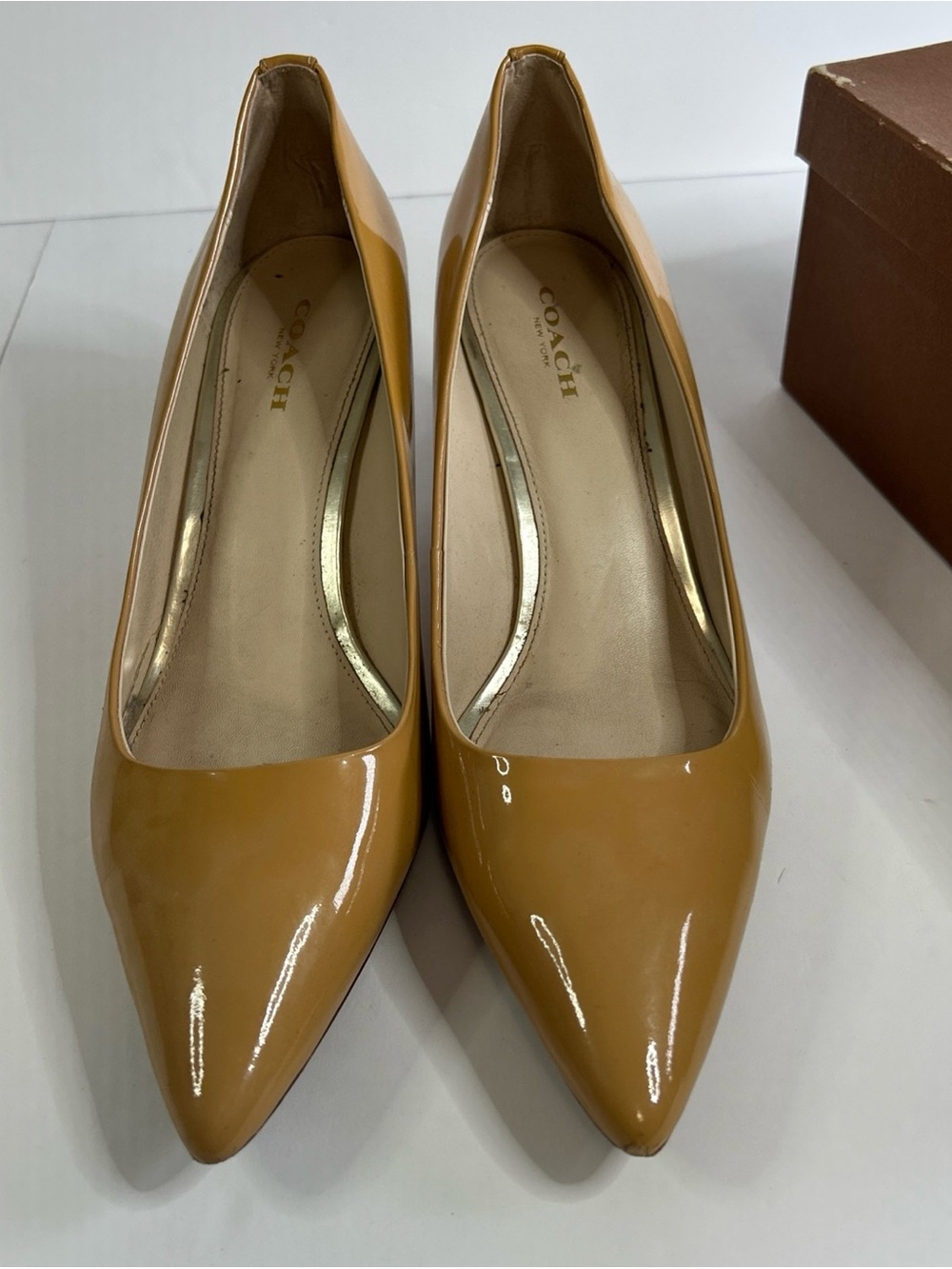 Coach women’s leather pumps 8B tan heels